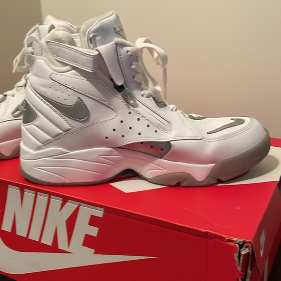 Nike Air Maestro II LTD Shoes - Picture 5 of 16